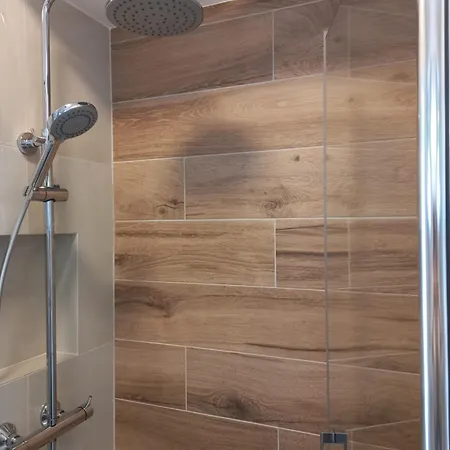 Downtown Modern Guest house *