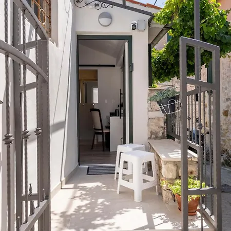 Downtown Modern Split